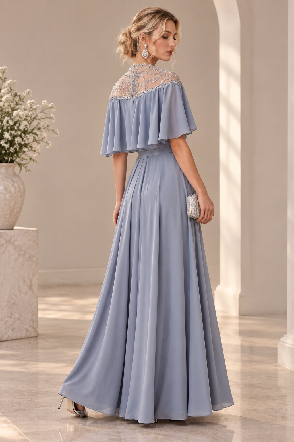 Vestido con capa gris azulon